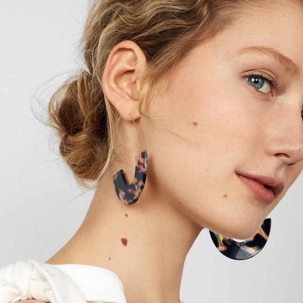 Half Circle Tortoise Look Acrylic Earrings - Gold - Picture 2 of 2